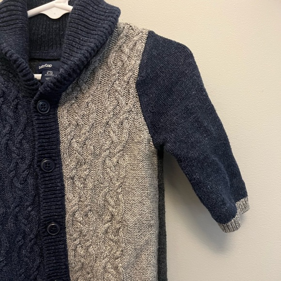 Baby gap shawl sweater one piece - Picture 3 of 3